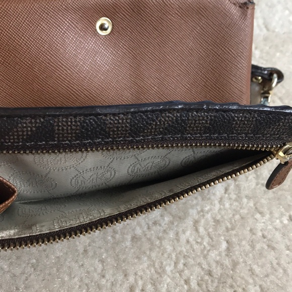 Michael Kors purse with matching wallet - Picture 4 of 8